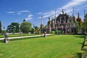 italy-isola-bella-lake-maggiore-garden